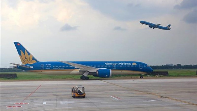 Самолет авиакомпании «Vietnam Airlines» в аэропорту Таншаннят. Фото: ВИА