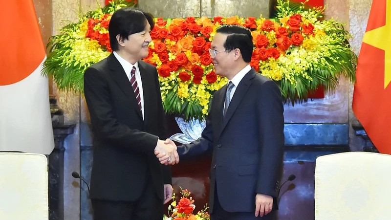 Президент Во Ван Тхыонг (справа) принимает Наследного принца Акисино. Фото: Тхюи Нгуен