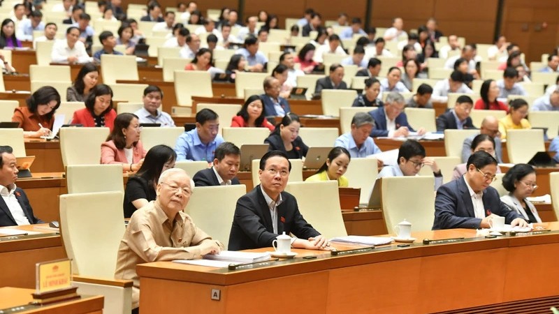 Руководители Партии и Государства на 12-м рабочем дне 6-й сессии НС XV созыва. Фото: Данг Кхоа
