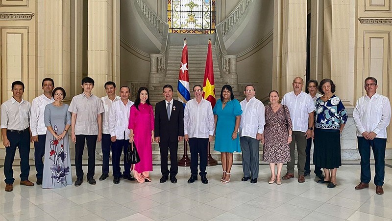 Посол Ле Тхань Тунг пообещал продолжать способствовать сохранению и развитию особых отношений между Вьетнамом и Кубой. Фото: ВИА