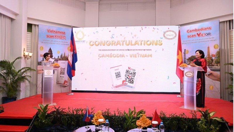 Церемония объявления о двустороннем розничном платеже с использованием QR-кода между Вьетнамом и Камбоджей. Фото: ВИА