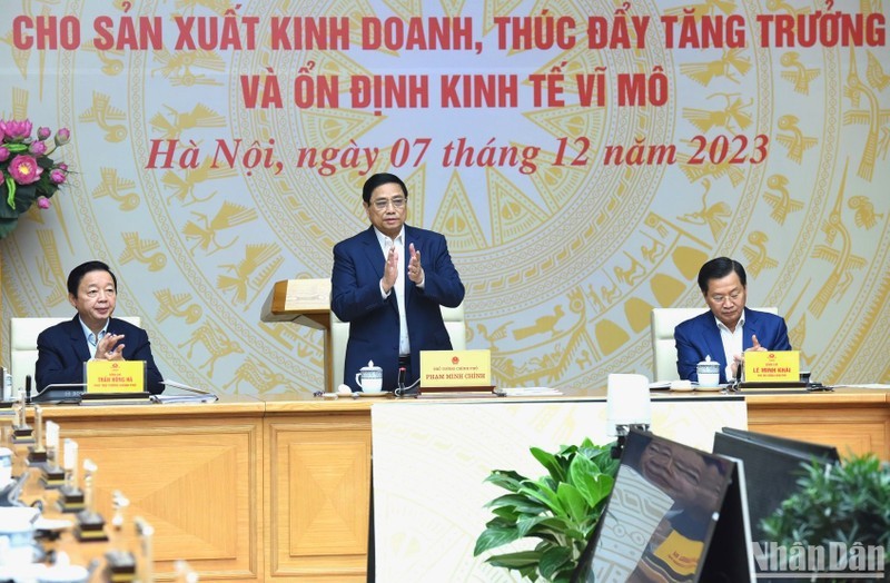 Премьер-министр Фам Минь Тьинь председательствует на конференции «Зиенхонг». Фото: Чан Хай