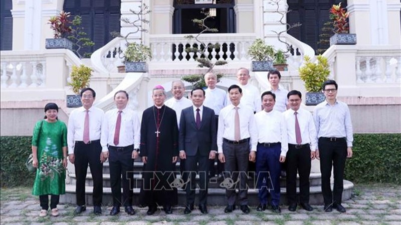 Вице-премьер Чан Лыу Куанг посещает Архиепархию города Хошимина. Фото: ВИА