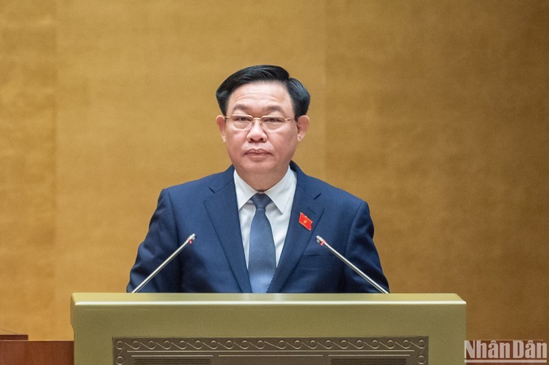 Председатель НС Выонг Динь Хюэ выступает на закрытии сессии. Фото: Зюи Линь
