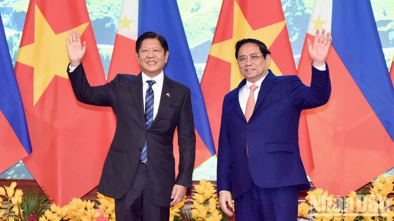 Премьер-министр Фам Минь Тьинь и Президент Филиппин Фердинанд Ромуальдес Маркос-младший. Фото: Чан Хай