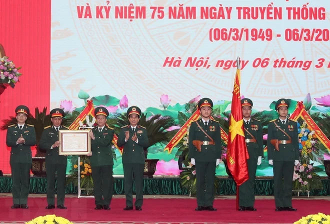 Комитет армейских профсоюзов награжден Орденом защиты Отечества третьей степени за выдающиеся достижения в боевой подготовке. Фото: ВИА