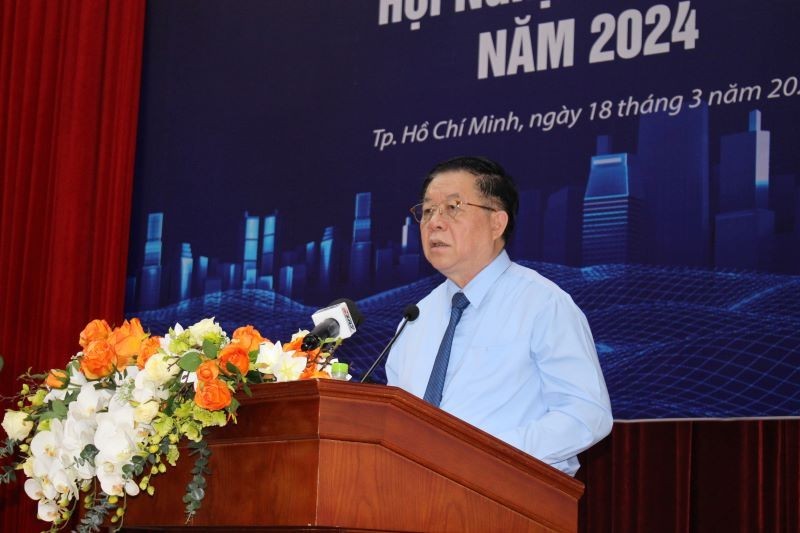 Товарищ Нгуен Чонг Нгиа выступает на конференции. 