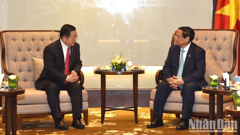 Премьер-министр Фам Минь Тьинь принимает Генерального секретаря АСЕАН Као Ким Хурна. Фото: Чан Хай