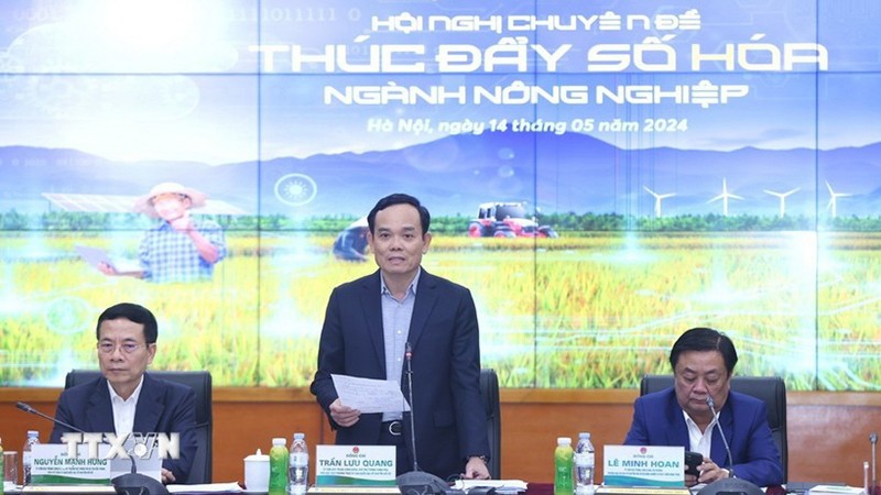 Вице-премьер Чан Лыу Куанг выступает на конференции. Фото: ВИА