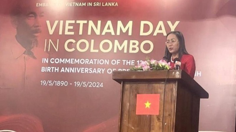 Посол Вьетнама в Шри-Ланке Хо Тхи Тхань Чук выступает на мероприятии. Фото: ВИА
