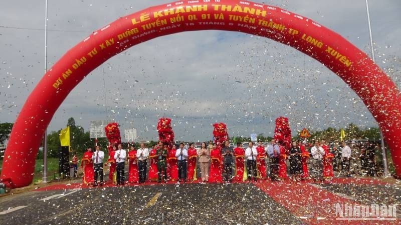 Церемония открытия дороги, соединяющей национальную автомагистраль №91 и объездную дорогу города Лонгсуен.