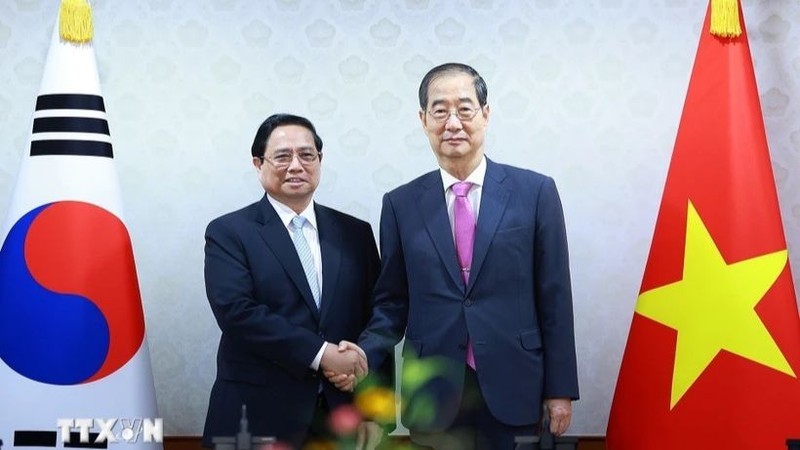 Премьер-министр Вьетнама Фам Минь Тьинь и Премьер-министр Республики Корея Хан Док Су. Фото: ВИА