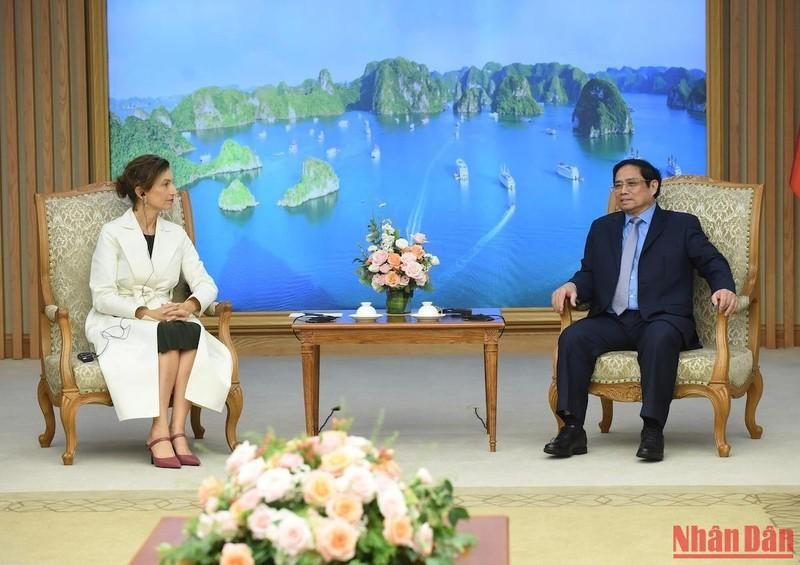 Премьер-министр Фам Минь Тьинь и Генеральный директор ЮНЕСКО Одри Азуле. Фото: Чан Хай