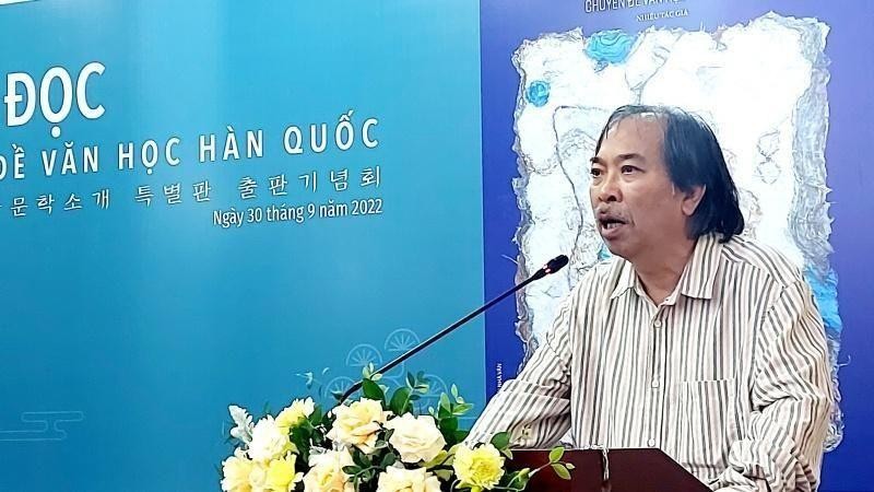 Председатель Ассоциации писателей Вьетнама Нгуен Куанг Тхиеу выступает на мероприятии.