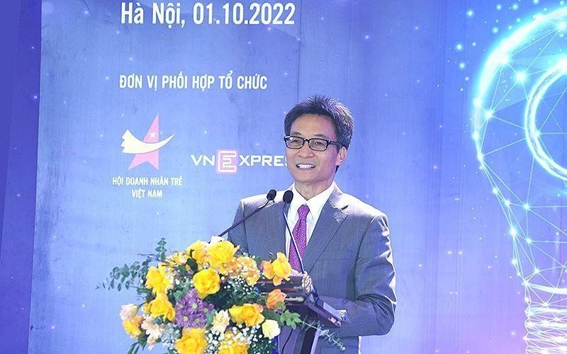 Вице-премьер Вьетнама Ву Дык Дам выступает с речью на форуме.