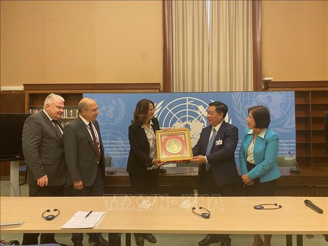 Товарищ Нгуен Чонг Нгиа посещает Отделение ООН в Женеве. Фото: VNA