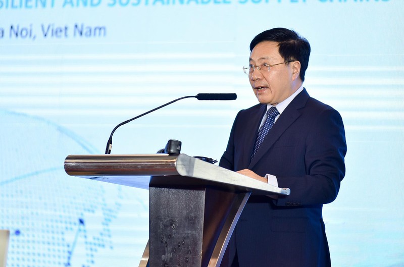 Постоянный вице-премьер Фам Бинь Минь выступает на форуме. Фото: МИД Вьетнама