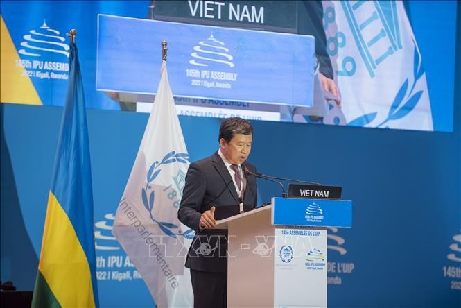 Председатель Комитета НС по внешним связям Ву Хай Ха выступает с речью. Фото: VNA