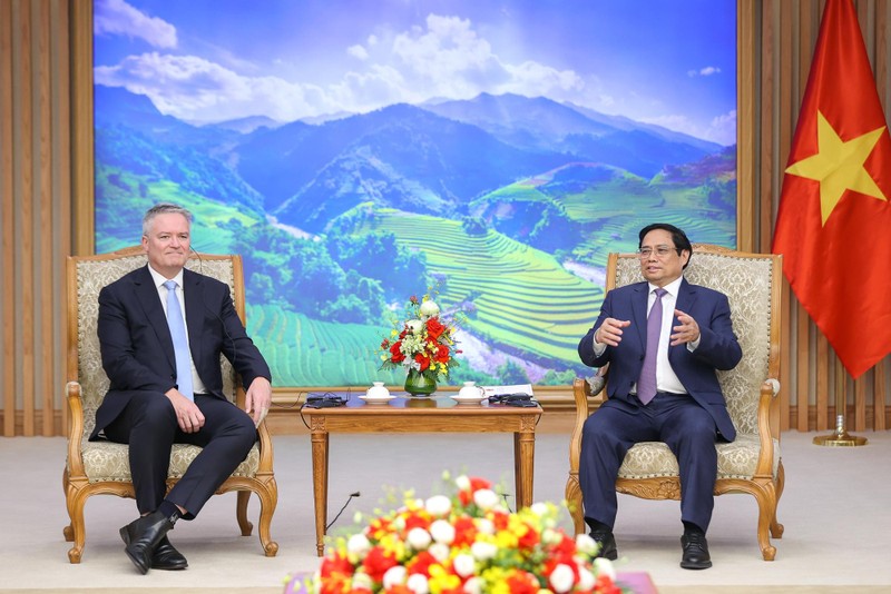 Премьер-министр Фам Минь Тьинь и Генеральный секретарь ОЭСР Матиас Корманн. Фото: VGP