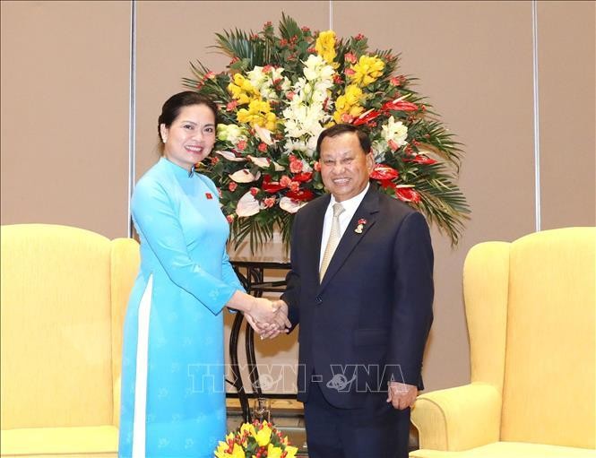 Председатель Союза женщин Вьетнама Ха Тхи Нга и Председатель Сената Камбоджи Самдек Сай Чхум. Фото: VNA