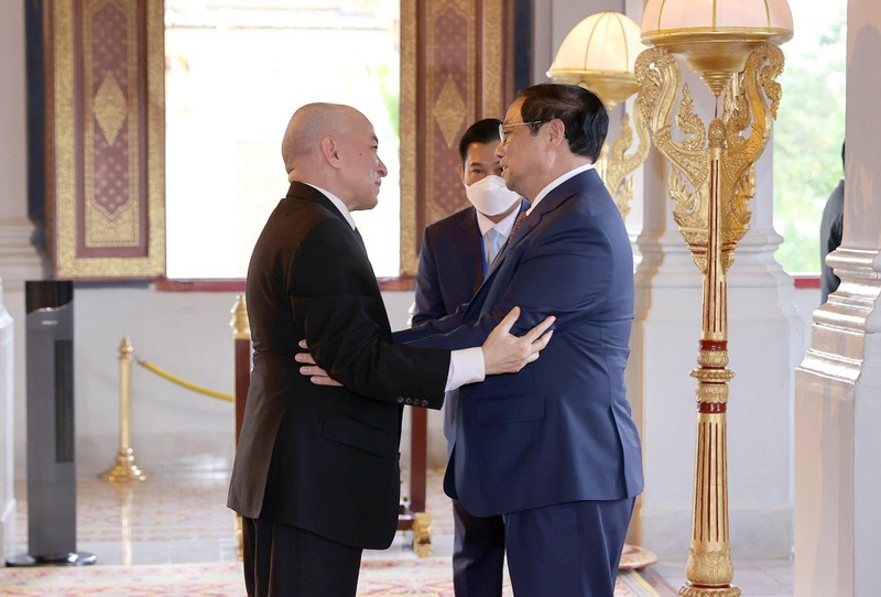 Премьер-министр Фам Минь Тьинь (справа) и Король Камбоджи Нородом Сиамони. Фото: VGP