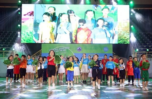 Дети выступают с номером на церемонии празднования Всемирного дня ребенка в Дананге, 19 ноября. Фото: ВИА