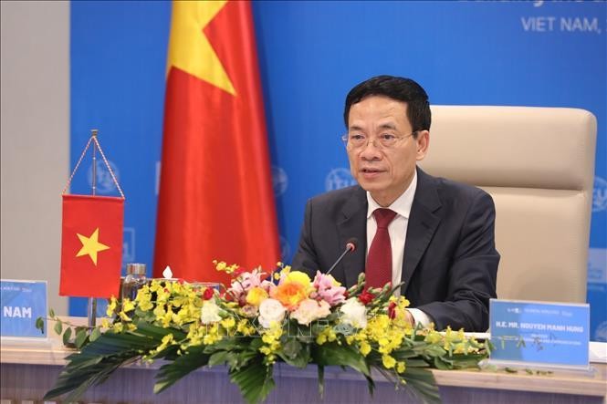 Министр информации и коммуникаций Вьетнама Нгуен Мань Хунг. Фото: ВИА