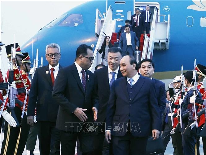 Церемония встречи Президента Нгуен Суан Фука в аэропорту. Фото: ВИА