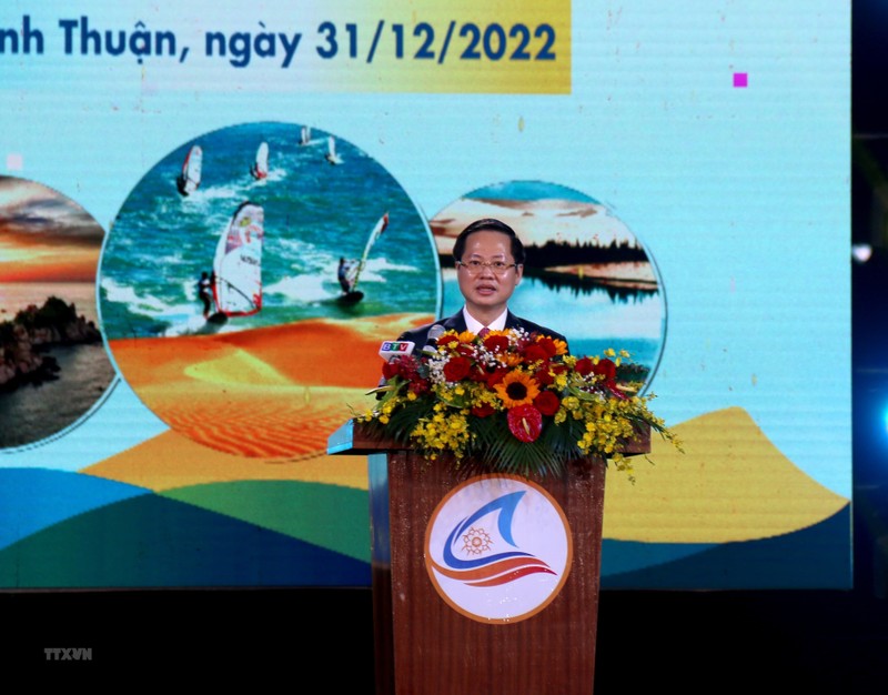 Председатель Народного комитета провинции Биньтхуан Доан Ань Зунг выступает на церемонии. Фото: ВИА