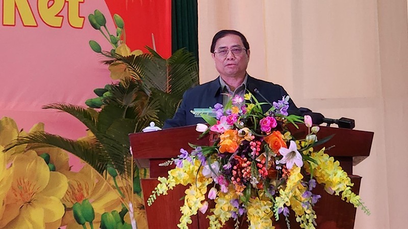 Премьер-министр Фам Минь Тьинь выступает на мероприятии.
