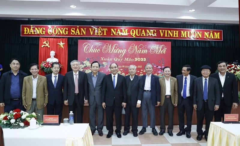 Президент Нгуен Суан Фук и делегаты. Фото: ВИА