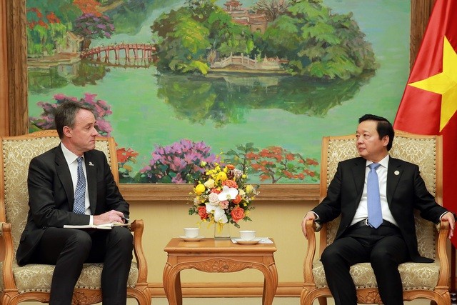 Вице-премьер Чан Хонг Ха и директор GEAPP Саймон Харфорд. Фото: VGP