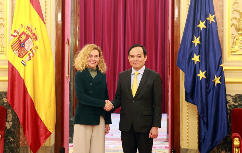 Вице-премьер Чан Лыу Куанг и Председатель Конгресса депутатов Испании Меричель Батет. Фото: VGP