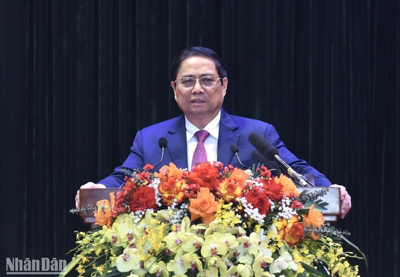 Премьер-министр Фам Минь Тьинь выступает с речью. Фото: Чан Хай