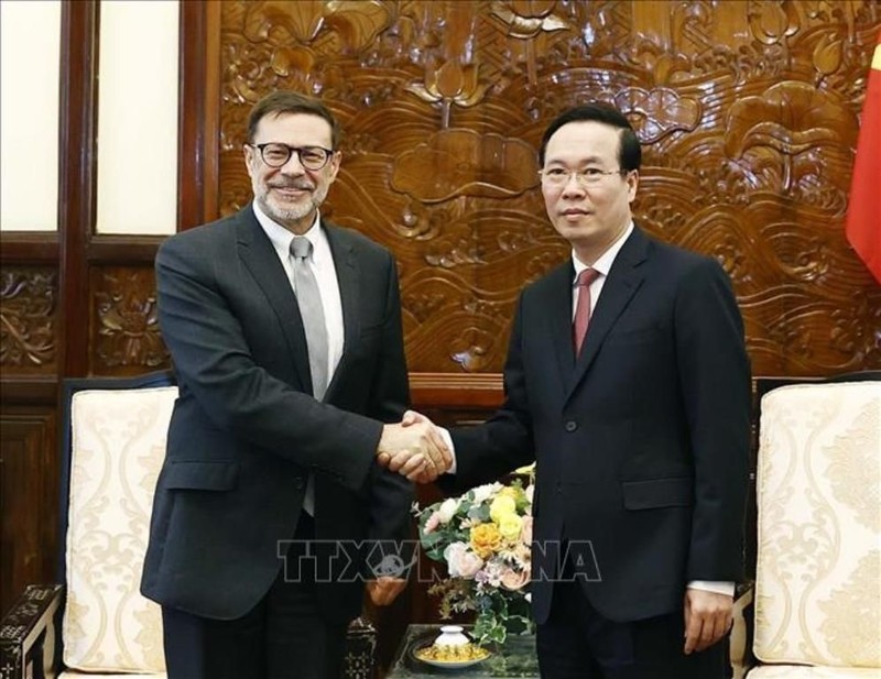 Президент Во Ван Тхыонг и Посол Австралии во Вьетнаме Эндрю Голедзиновски. Фото: ВИА