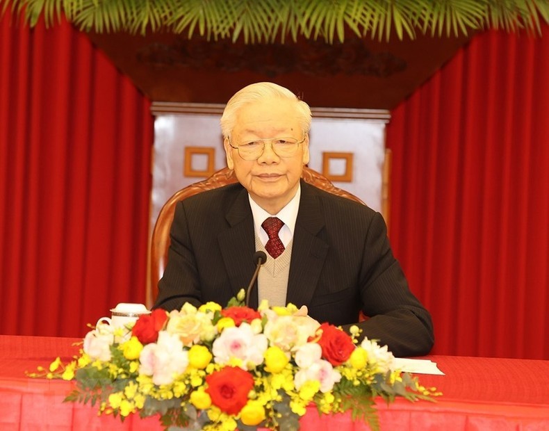Генеральный секретарь ЦК КПВ Нгуен Фу Чонг в ходе телефонного разговора. Фото: ВИА