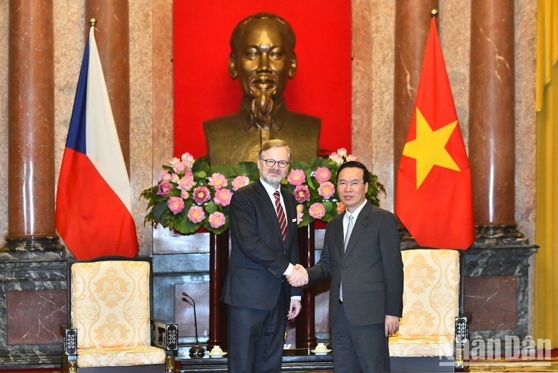 Президент Во Ван Тхыонг (справа) и Премьер-министр Чехии Петр Фиала. Фото: Данг Кхоа
