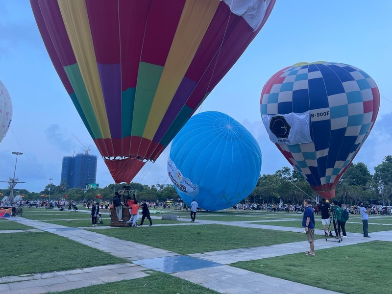 Международный фестиваль воздушных шаров впервые проходит в провинции Биньдинь.