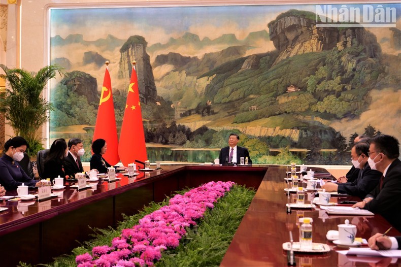 Товарищ Чыонг Тхи Май и делегация наносят визит вежливости Генеральному секретарю ЦК КПК, Председателю КНР Си Цзиньпину. Фото: Хыу Хынг