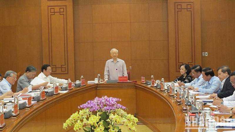 Генеральный секретарь ЦК КПВ Нгуен Фу Чонг выступает на заседании. Фото: Бак Ван