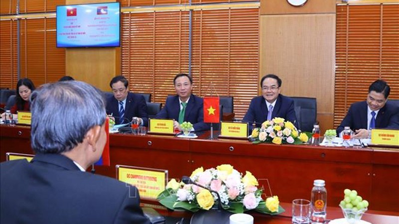 Заместитель министра внутренних дел Ву Тьиен Тханг выступает на переговорах. Фото: ВИА