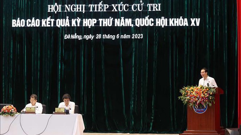 Президент Во Ван Тхыонг выступает на встрече с избирателями. Фото: ВИА