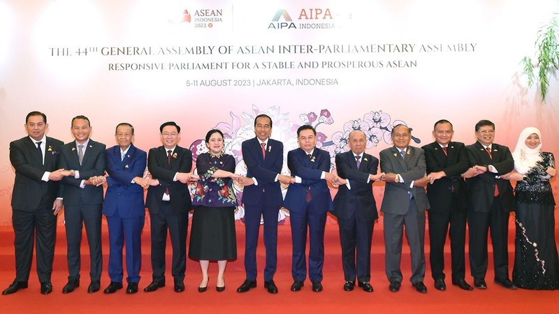 Председатель НС Выонг Динь Хюэ и руководители стран АСЕАН на АИПА-44. Фото: Зоан Тан/ВИА