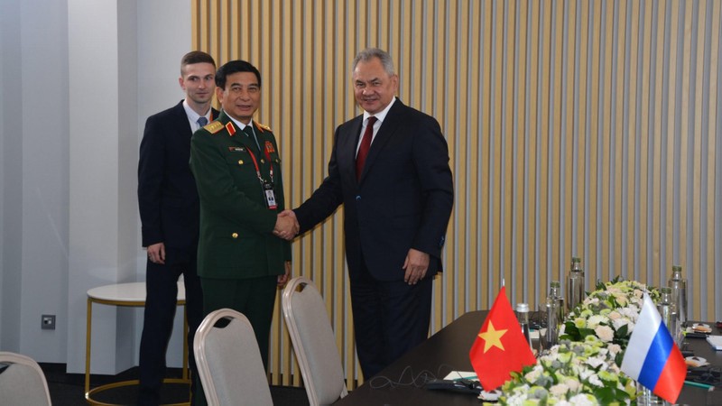 Министр обороны Вьетнама Фан Ван Жанг и Министр обороны России Сергей Шойгу.