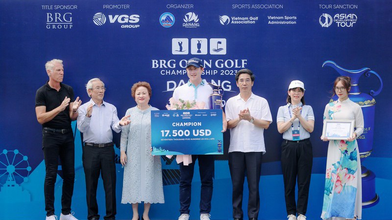 Церемония вручения призов победителям Открытого чемпионата по гольфу BRG в Дананге 2023 г.