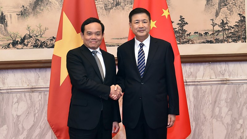 Вице-премьер Вьетнама Чан Лыу Куанг (слева) и Министр общественной безопасности Китая Ван Сяохун. Фото: VGP