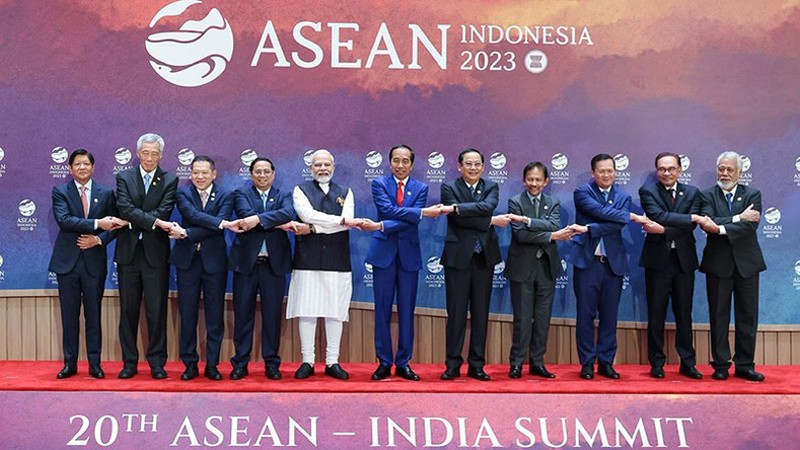 Руководители стран АСЕАН и Премьер-министр Индии Нарендра Моди на 20-м саммите АСЕАН-Индия. Фото: Зыонг Жанг