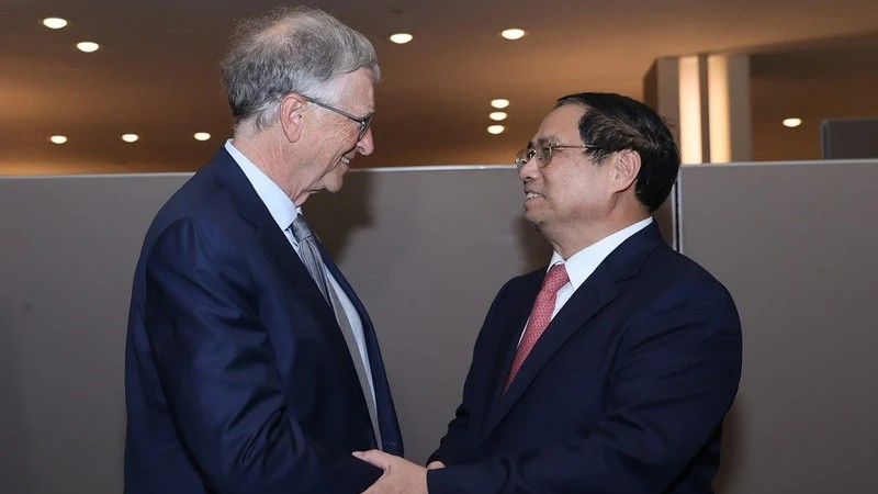 Премьер-министр Вьетнама Фам Минь Тьинь (справа) и г-н Билл Гейтс. Фото: Нят Бак