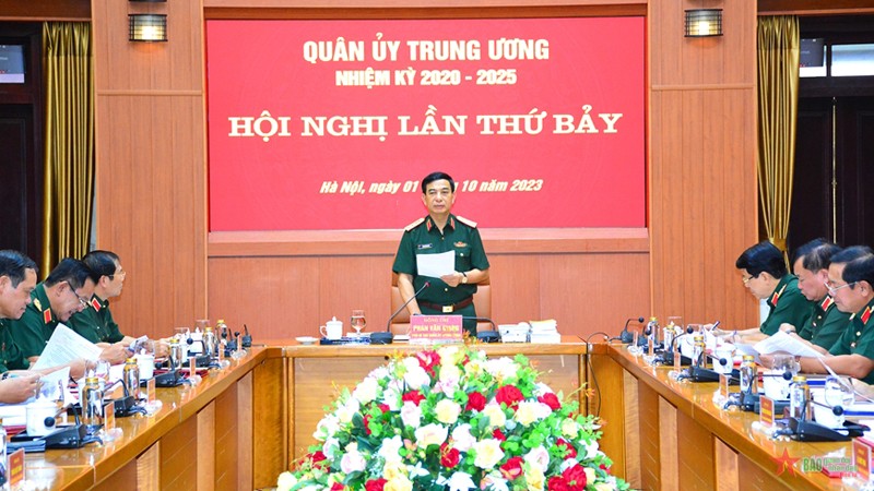 Генерал армии Фан Ван Жанг выступает с руководящей речью. Фото: qdnd.vn