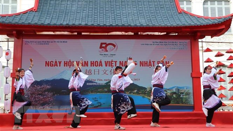 Художественный номер на Вьетнамско-японском культурном фестивале. Фото: ВИА